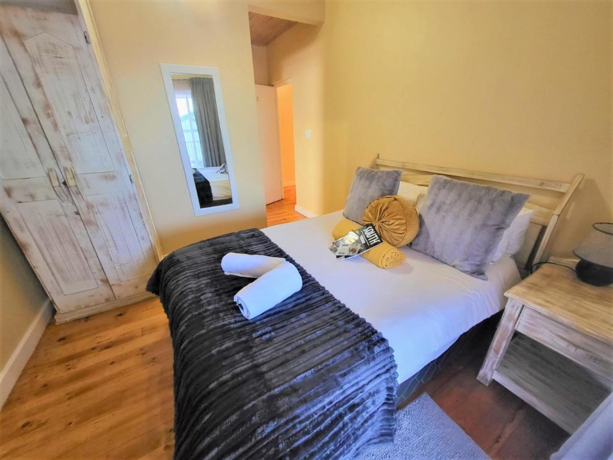 Point Village Guest House Mossel Bay Eksteriør billede